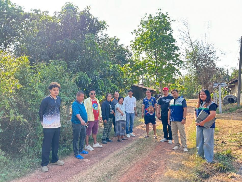 ลงพื้นที่สำรวจถนนลูกรังภายในหมู่บ้าน หมู่ที่ 6 บ้านอินทร์ไตรย์ ที่ชำรุดเป็นหลุมเป็นบ่อ 