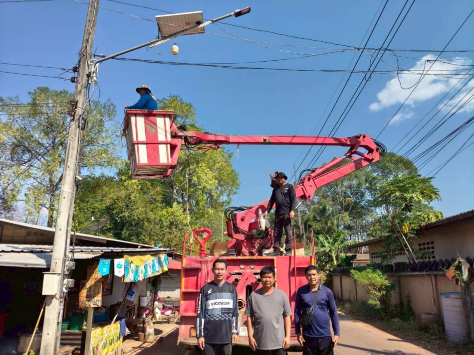 การซ่อมแซมไฟฟ้ารายทาง หมู่ที่ 16 บ้านทุ่งยาว